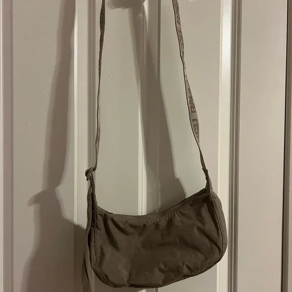 Baggu Small Nylon Crescent Bag - dove - Picture 3 of 3